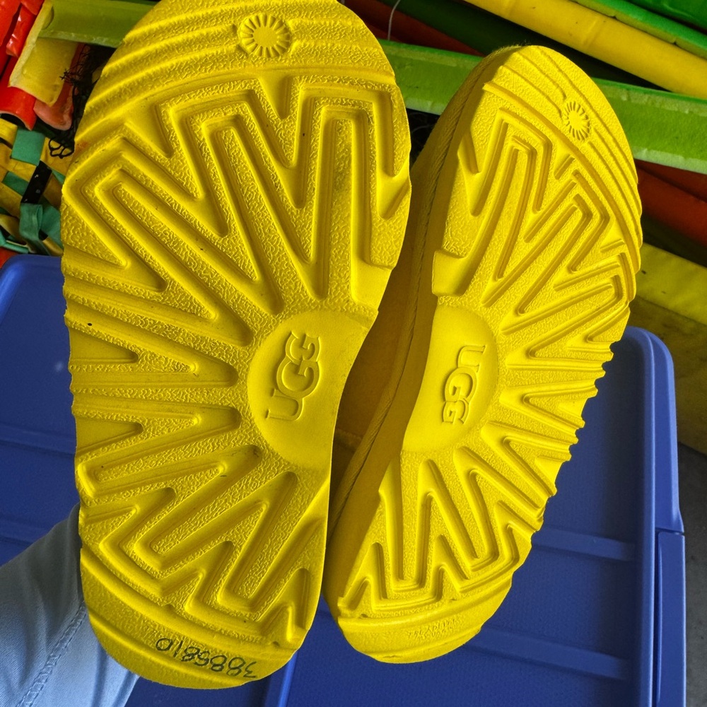 Ugg yellow size 13